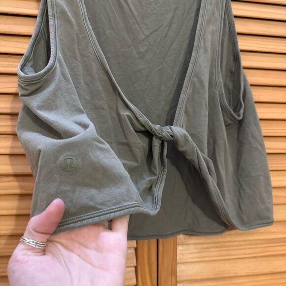 Lululemon Athletica Green open Back Top size 4 - Picture 3 of 5